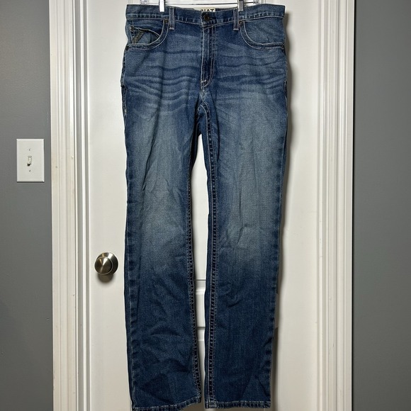 Ariat M5 Straight Fit Straight Leg Medium Wash Blue Jeans Classic Western Style - Picture 1 of 2